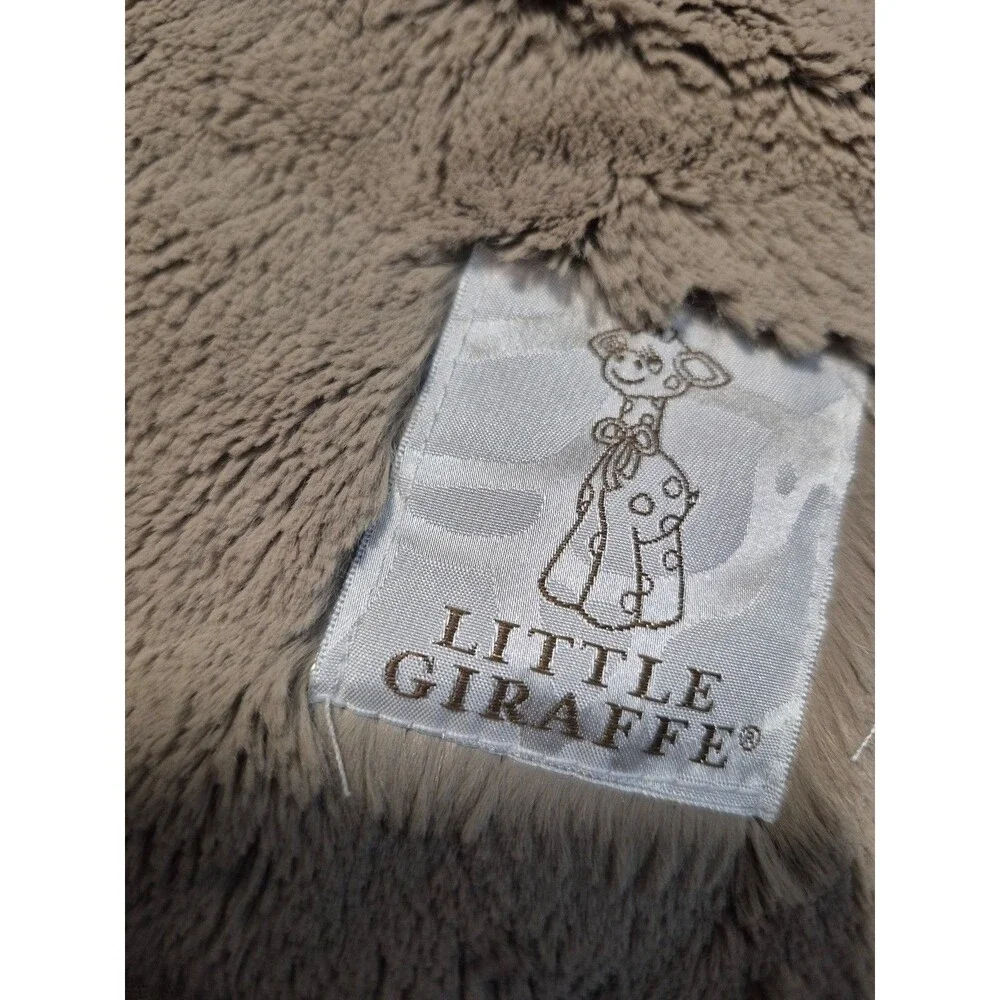 Little giraffe faux fur blanket grey